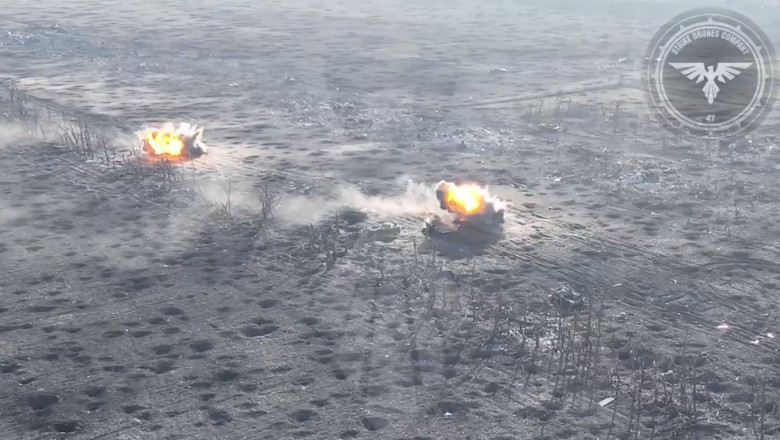 „Explozie sincron”. Doua blindate rusesti, distruse dupa ce calca simultan pe mine antitanc Imagine