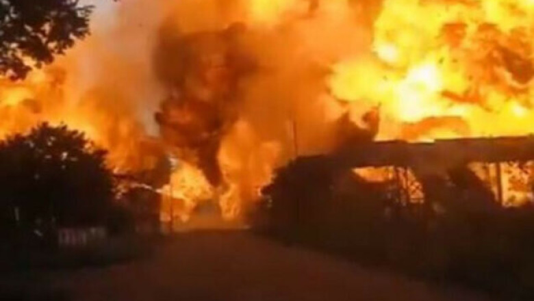 Explozie uriasa dupa ce o cisterna plina de gaz s-a lovit de un pod, langa Johannesburg. Sunt cel putin noua morti si zeci de raniti Imagine