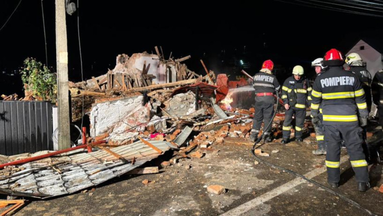 Explozie urmata de incendiu intr-o locuinta din Dej: barbat gasit mort sub daramaturi. Bubuitura s-a auzit de la cativa km distanta Imagine
