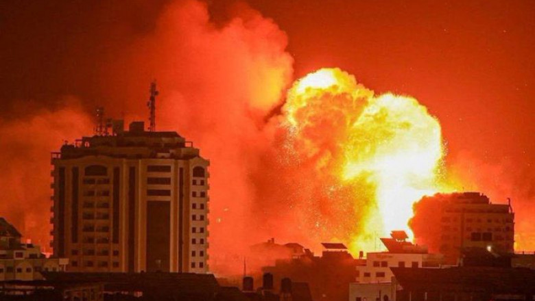 Explozii in mai multe zone controlate de Hezbollah in Liban. Israelul a bombardat Beirutul si sudul tarii pe timpul noptii Imagine