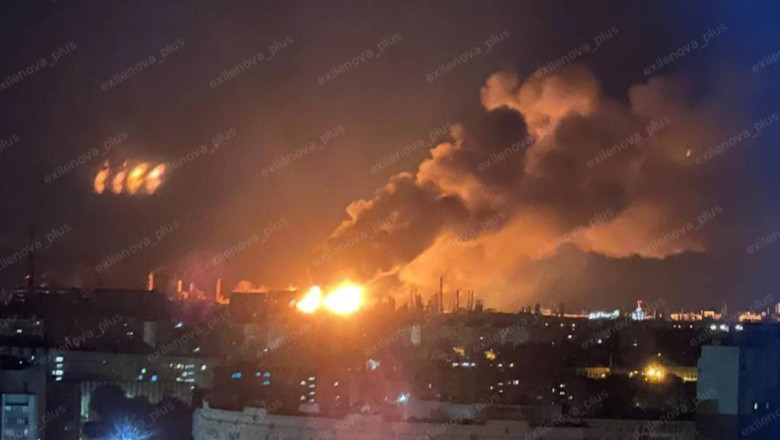 Explozii in Volgograd. Ucrainenii au lovit rafinaria Lukoil, cea mai mare din sudul Rusiei. Satelitii NASA raporteaza un incendiu urias Imagine
