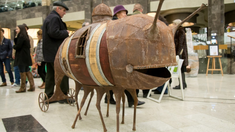 Expozitie spectaculoasa in Iasi: butoaie transformate in opere de arta – GALERIE FOTO Imagine