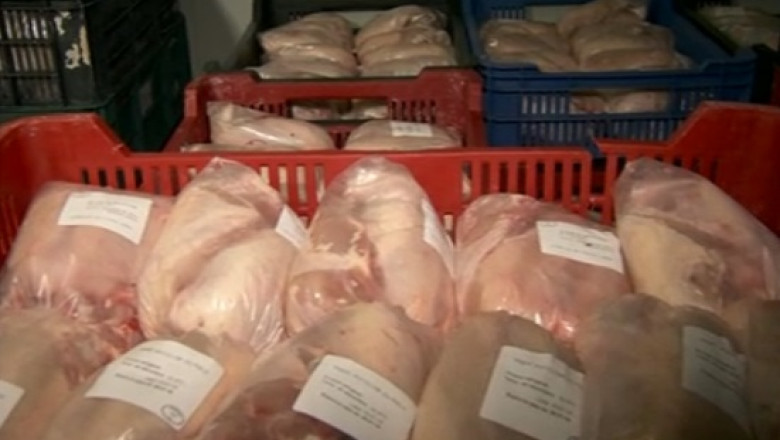 Fabrica ilegala de mezeluri in Capitala. Sute de kilograme de carne au ajuns la supermarket Imagine