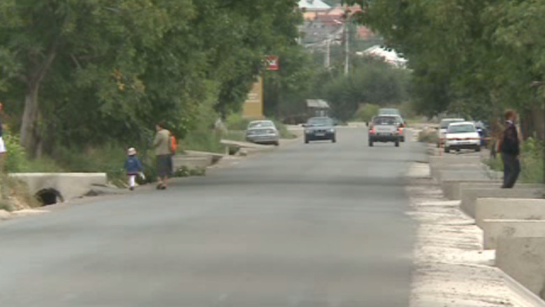 Faci accident pe drum nemarcat, poti avea castig de cauza in instanta. La Iasi, nu mai sunt bani de vopsea Imagine