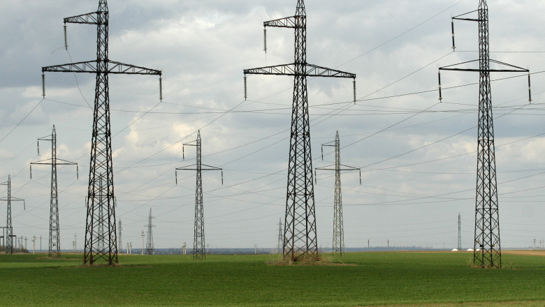 Facturile la electricitate vor include de la 1 iulie costurile Hidroelectrica si Nuclearelectrica aferente taxei pe stalp Imagine
