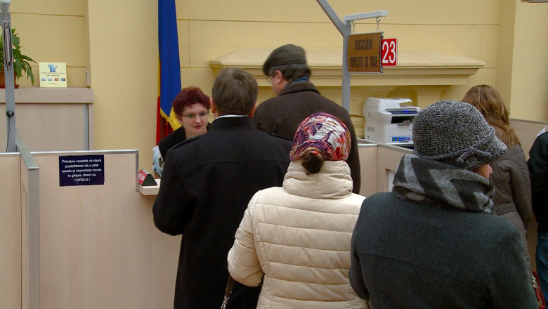 Facturile la telefon, electricitate si apa, platite la ghiseele Primariei din Oradea Imagine