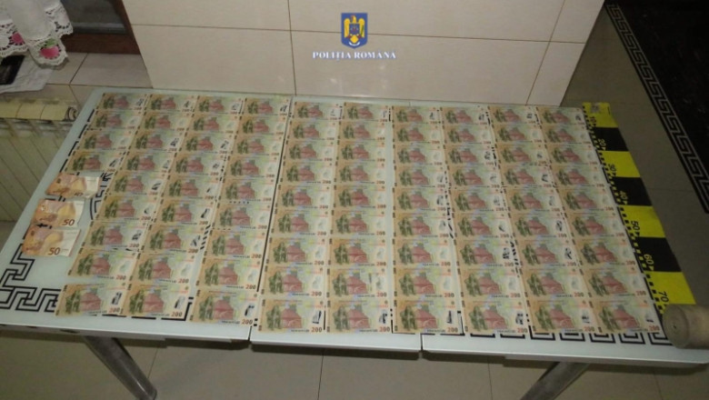 False maicute cu varste de pana la 75 de ani si-au facut conturi online si au inselat mai multe persoane. Ce s-a gasit in casele lor Imagine