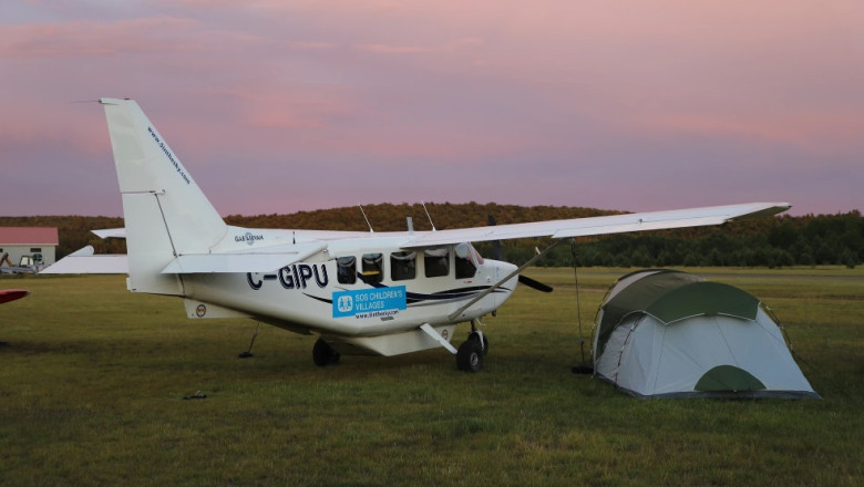 Familia de 5 persoane care petrece un an si 2 luni zburand cu un mic avion in jurul lumii. „Prietenii mei cred ca suntem putin nebuni” Imagine