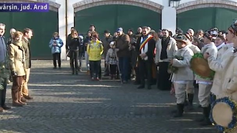 Familia Regala a primit colindatori. Dubasii au batut la poarta castelului din Savarsin Imagine
