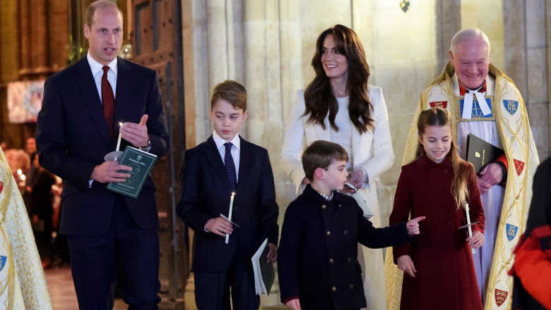 Familia regala britanica a publicat pozele pentru felicitarile de Craciun. Cum a reusit micul print Louis sa iasa din nou in evidenta Imagine