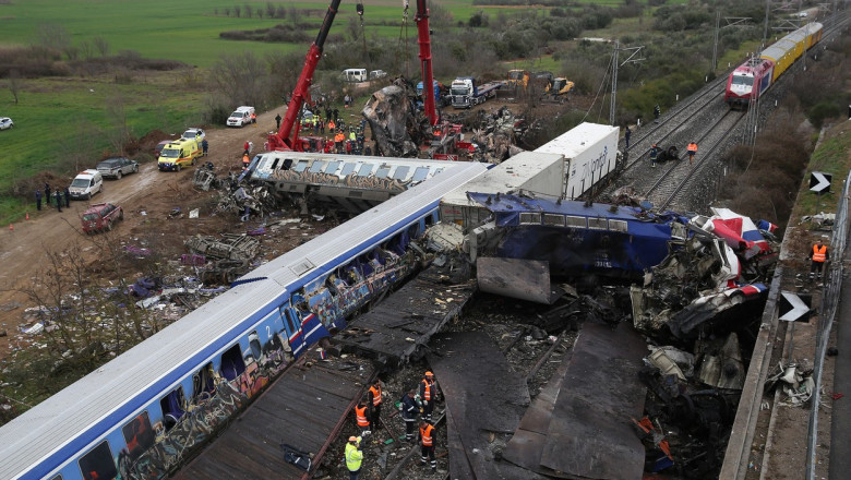 Familiile celor 57 de pasageri morti in accidentul feroviar din Grecia vor primi cate 42.000 de euro de la compania de cai ferate Imagine