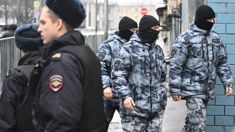 Familiile celor patru arestati pentru masacrul din Moscova sunt interogate de anchetatori rusi care s-au dus in Tadjikistan Imagine