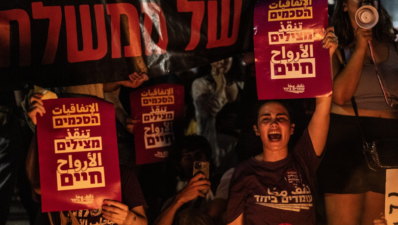 Familiile ostaticilor israelieni s-au saturat de Netanyahu. 120.000 de oameni i-au cerut demisia la un protest urias in Tel Aviv Imagine