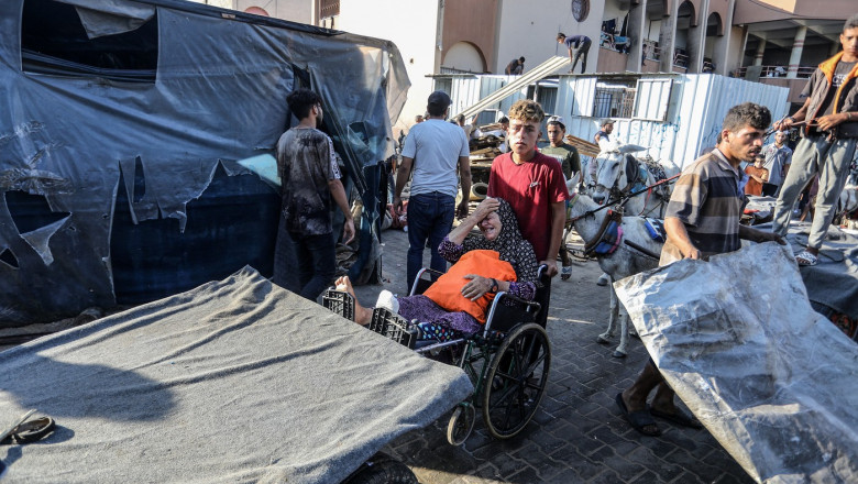 Familiile palestiniene fug dupa noi ordine israeliene de evacuare in Gaza, in timp ce sperantele de incetare a focului scad Imagine