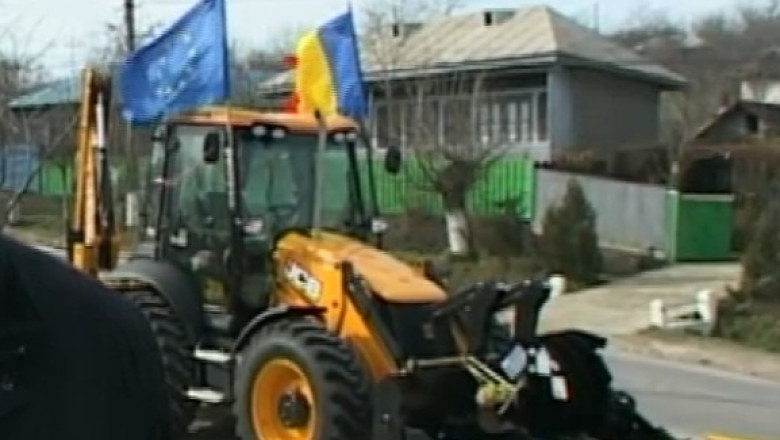 Fanfara in cinstea unui excavator. O comuna din Galati a sarbatorit achizitia unui utilaj performant Imagine