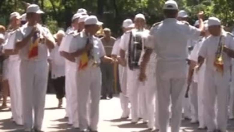 Fanfara si jocuri marinaresti in Parcul Herastrau, de Ziua Marinei Imagine