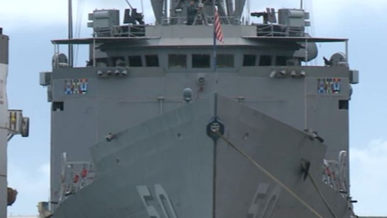 Fanfara si mici pentru militarii americani. Fregata USS Taylor a ajuns in portul Constanta Imagine