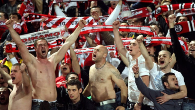 Fani dinamovisti atacati cu pietre si bate la Lugoj. Microbuzul cu care se intorceau la Bucuresti a fost avariat Imagine