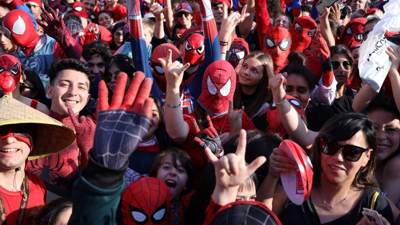 Fanii Spider-Man din Argentina vor sa doboare un record mondial. Peste 1000 de oameni s-au costumat in supereroi Imagine