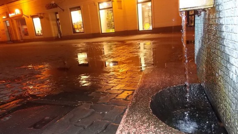 Fantana monumentala de pe strada Alba Iulia da pe dinafara Imagine