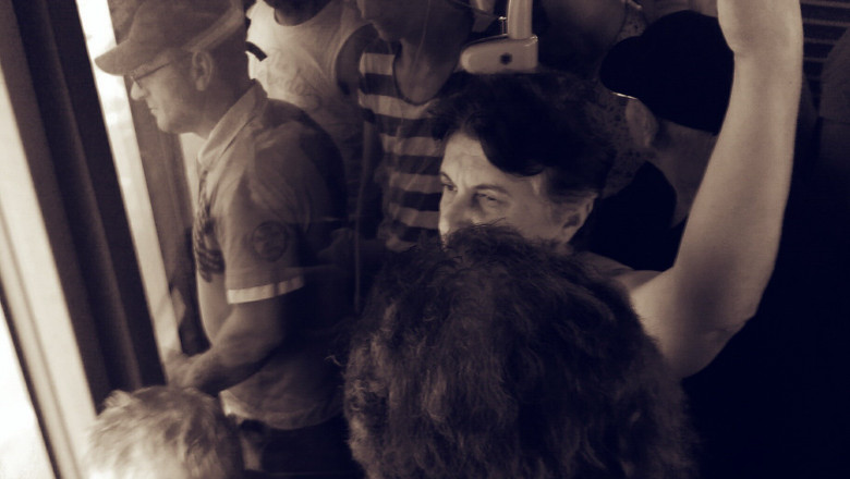 Fara pensionari la orele de varf in autobuzele si tramvaiele din Iasi. Cum argumenteaza alesii locali propunerea Imagine