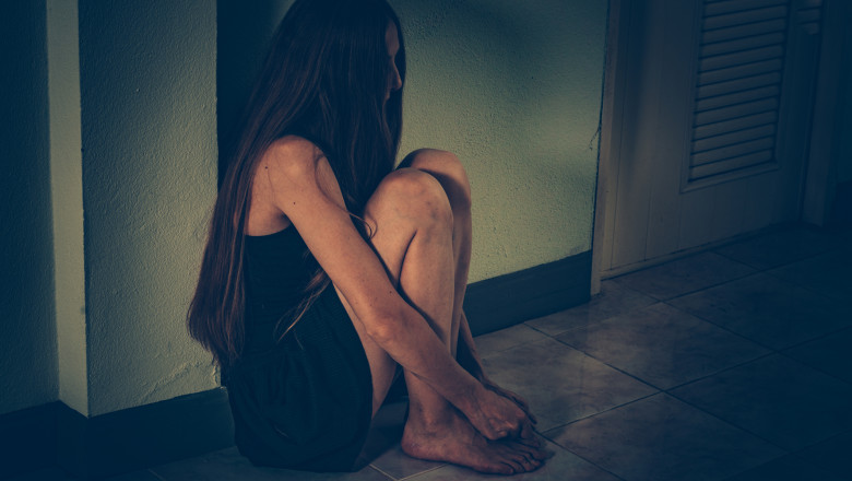 Fata de 15 ani din Iasi, victima metodei loverboy. Barbatul care o obliga sa se prostitueze a fost retinut Imagine