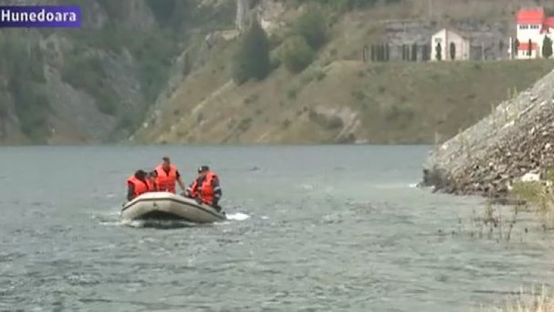 Fata disparuta in Retezat, de negasit. Tanara este cautata de autoritati si voluntari, de patru zile Imagine