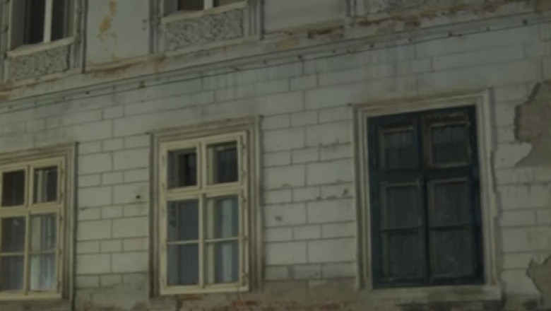 Fatade-pericol, reparatii scumpe. Primaria Brasov i-a somat pe proprietari sa faca reparatiile necesare Imagine