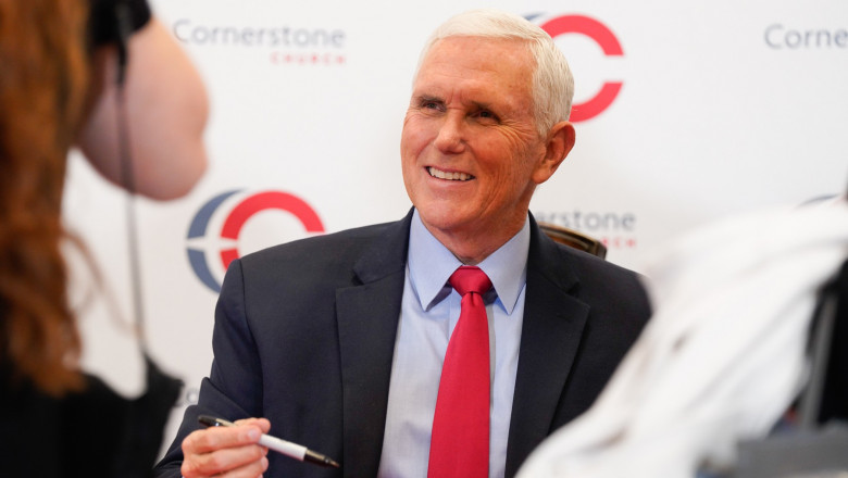 FBI a ridicat documente secrete din casa fostului vicepresedinte al SUA Mike Pence Imagine