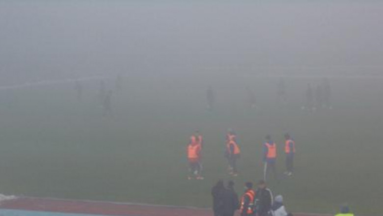 FC Universitatea Craiova - Minerul Motru a fost suspendat din cauza cetii. Se va relua maine, la 13.00 Imagine