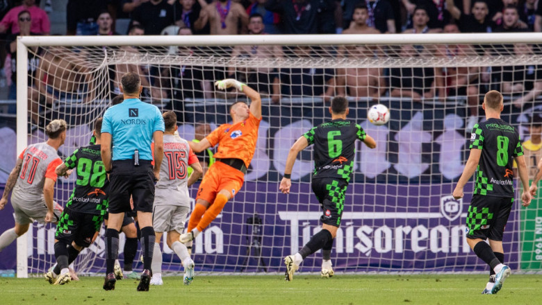 FCSB a cucerit Supercupa Romaniei, dupa ce a invins clar Corvinul Hunedoara Imagine