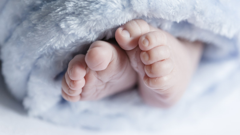 Femeia din Bacau suspectata ca a vrut sa isi vanda unul dintre gemenii nou-nascuti mai are acasa trei copii Imagine