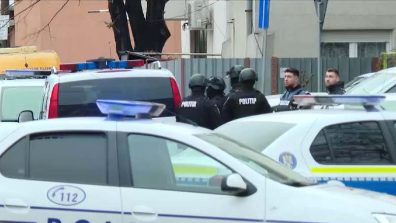 Femeie amenintata de un fost politist, in sectorul 4. In casa agresorului au fost gasite trei arme, dintre care doua letale Imagine