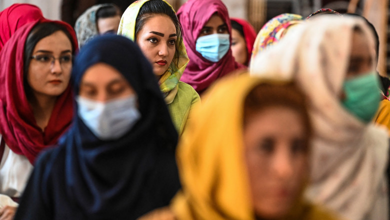 Femeile din Afganistan vor fi excluse si din scolile de asistente medicale Imagine