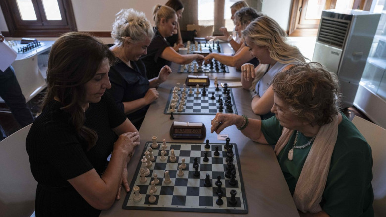 Femeile transgender sunt interzise la competitiile mondiale feminine de sah. Decizia, dupa restrictiile din ciclism, atletism si inot Imagine