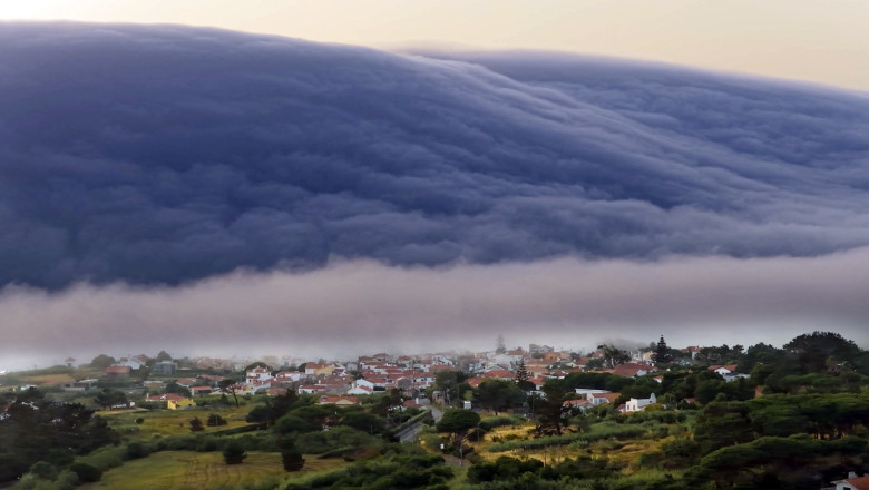 Fenomen meteo spectaculos inregistrat duminica in Portugalia. „Arata ca un tsunami” Imagine