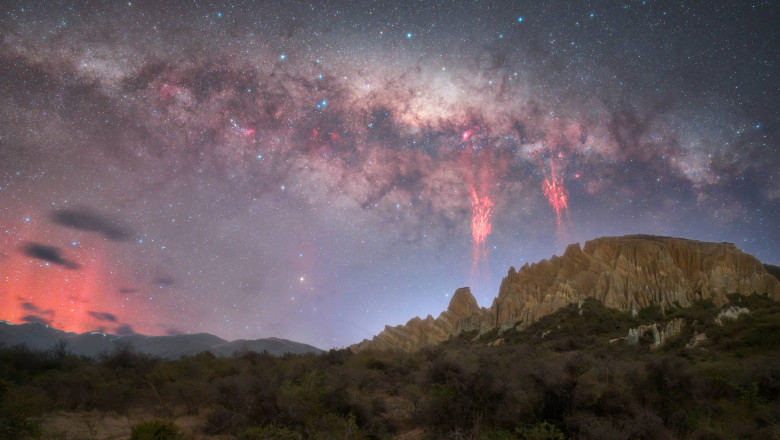 Fenomen spectaculos pe cerul noptii din Noua Zeelanda: imagini cu „fulgere rosii”. „Pare ca vezi ceva care nu este real” Imagine