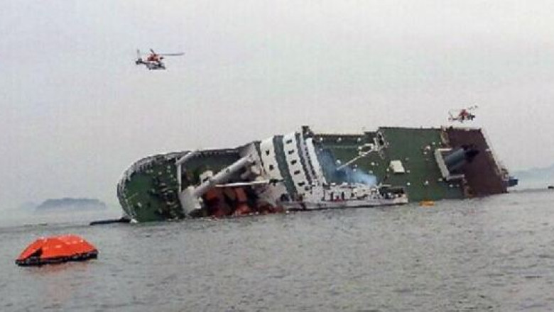 Feribot naufragiat in largul Coreei de Sud. Trei oameni au murit si aproape 300 sunt dati disparuti Imagine