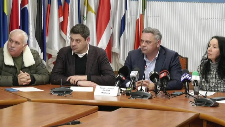 Fermierii au ajuns la o intelegere cu ministrul Agriculturii: Probabil vom suspenda protestele. Barbu: Fermierii sa mearga acasa Imagine