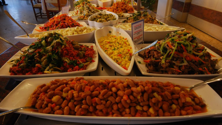 Festin cu preparate traditionale turcesti. Zeci de feluri de mancare, expuse la Festivalul de Arta Culinara Turceasca Imagine