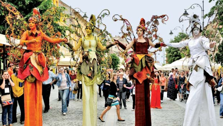 Festivalul de Teatru de la Sibiu. Spectacole inedite si parada picioroangelor Imagine