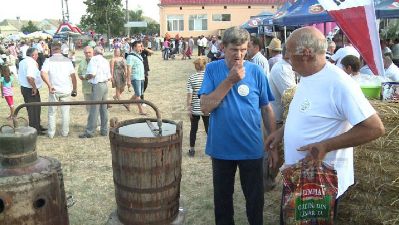 Festivalul Rachiului, la Sanpetru Mare, in judetul Timis: din cazane a curs mult chef si voie buna! Imagine