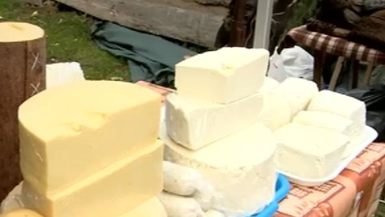 Festivalul Ravasitul Oilor de la Bran, cu branza in coaja de brad si urda dulce Imagine
