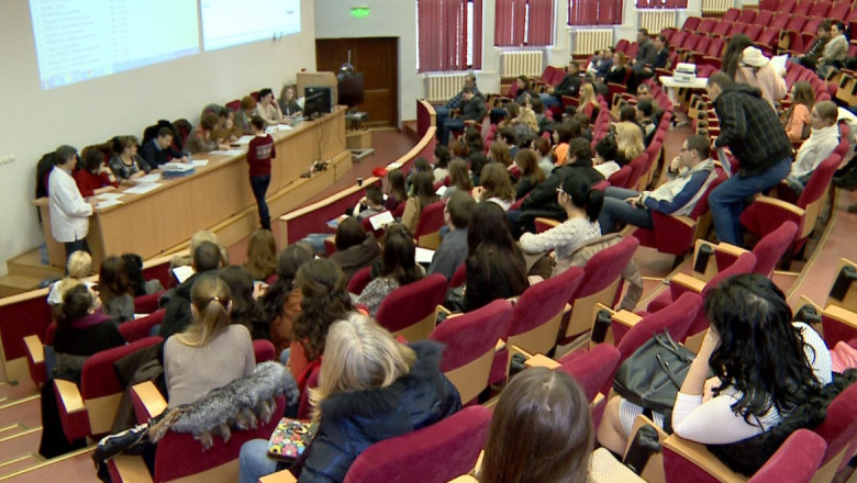 Fiica unui primar din Iasi, cercetata pentru dare de mita. Tanara se afla pe lista procurorilor DNA in dosarul de la UMF Iasi Imagine