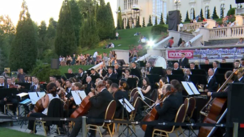 Filarmonica din Iasi a oferit un concert gratuit in centrul orasului Imagine