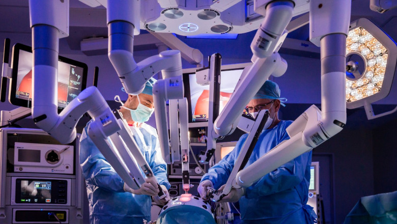 Film versus realitate: masinariile viitorului vs. chirurgia robotica care salveaza vieti astazi Imagine