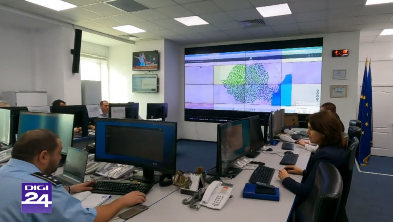 Filmare in centrul de monitorizare a alegerilor. Politia scoate un numar record de oameni in strada pentru cele trei scrutinuri Imagine