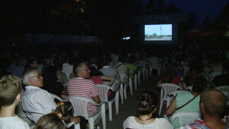 Filme de Oscar in orasul fara cinematografe. Festivalul a avut loc in gradina de vara a unui teatru din Galati Imagine