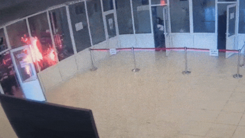 Filmul atacului de la Parlament, povestit de un martor: Au fost trei incendii. „Daca nu stii spatiul, nu ai cum sa te duci asa” Imagine