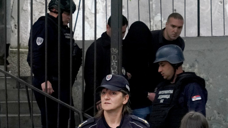 Filmul masacrului de la o scoala din Belgrad. Elevul si-ar fi planificat atacul de o luna si isi facuse o lista cu victimele Imagine
